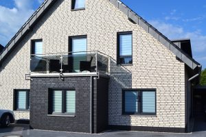 Керамический клинкер MONTBLANC в сочетании с темным клинкером CAMBRIDGE