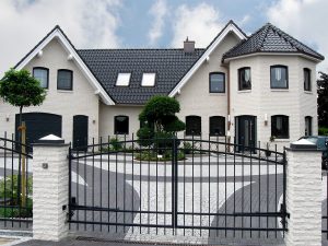 Керамический клинкер QUEBEC perlweiss bossiert, коттедж и элементы ограды