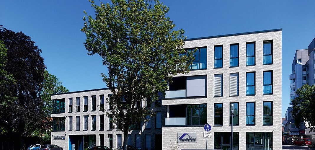 Жилое и коммерческое здание в Люнене_