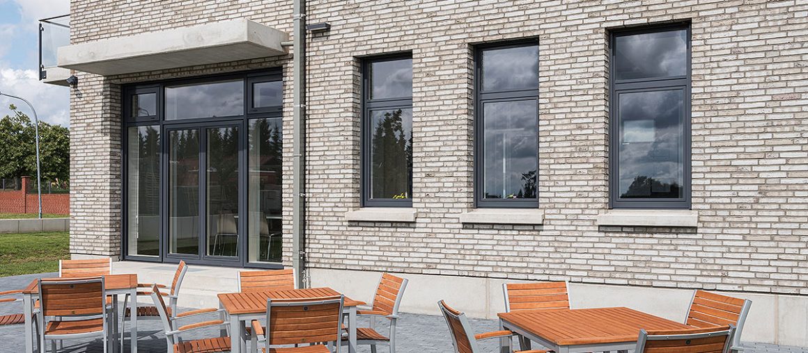 1539175946_handstrichziegel_wiesmoor_hellgrau-bunt_ex26_keler-bau_5