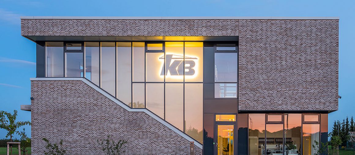 1539176001_handstrichziegel_wiesmoor_hellgrau-bunt_ex26_keler-bau_2